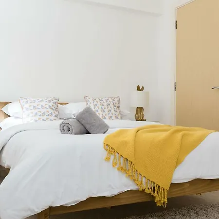 The Clifton Jewel - Trendy 4bdr In Apartment *