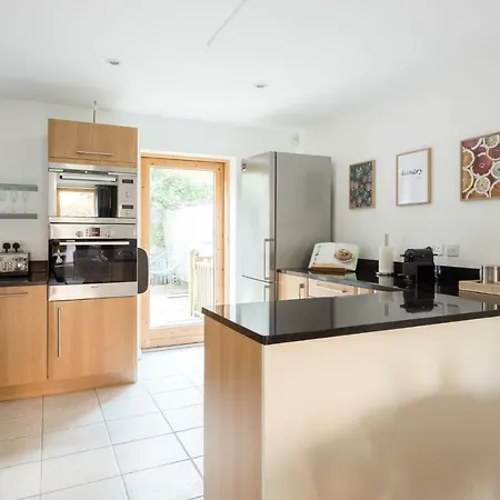 The Clifton Jewel - Trendy 4bdr In Lägenhet