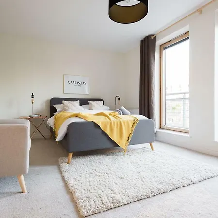The Clifton Jewel - Trendy 4bdr In *