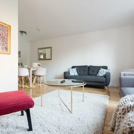The Clifton Jewel - Trendy 4bdr In *
