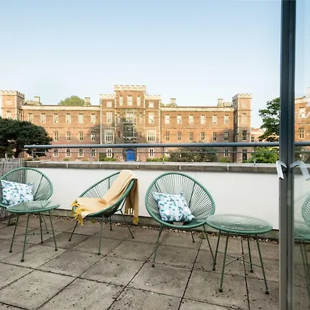 Apartman The Clifton Jewel - Trendy 4bdr In *