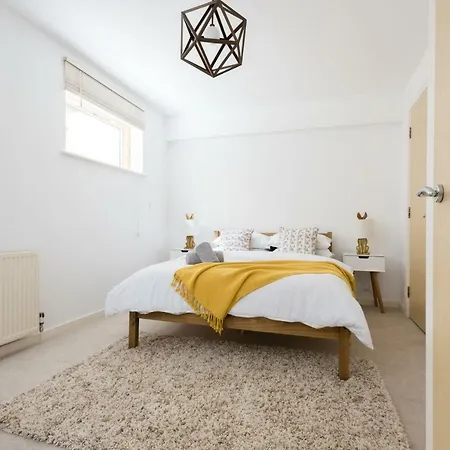 Apartman The Clifton Jewel - Trendy 4bdr In